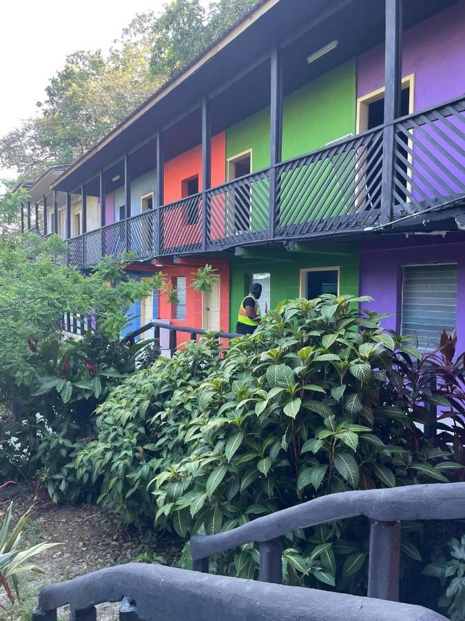 Airport Inn Roatan Eksteriør bilde