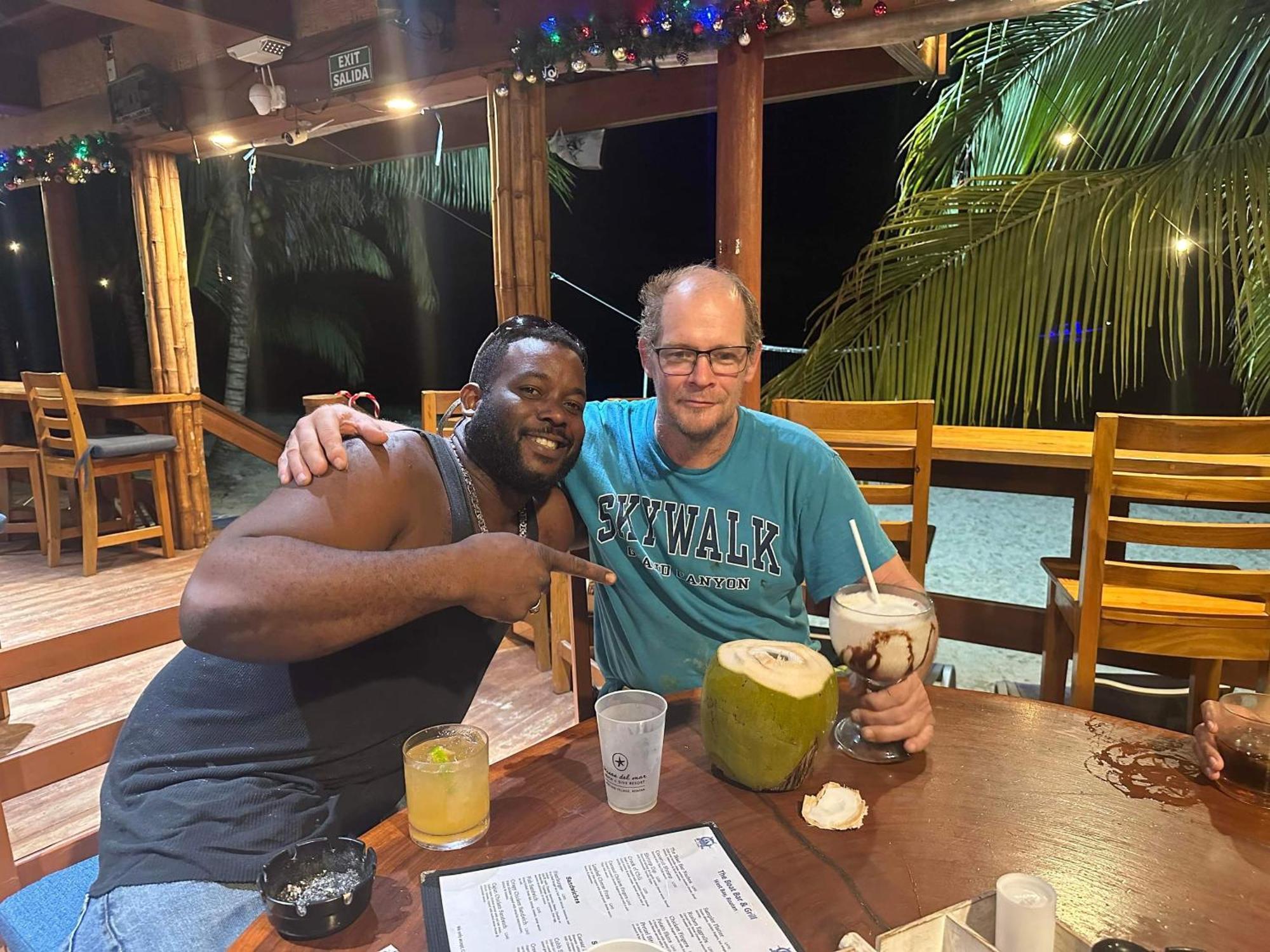 Airport Inn Roatan Eksteriør bilde