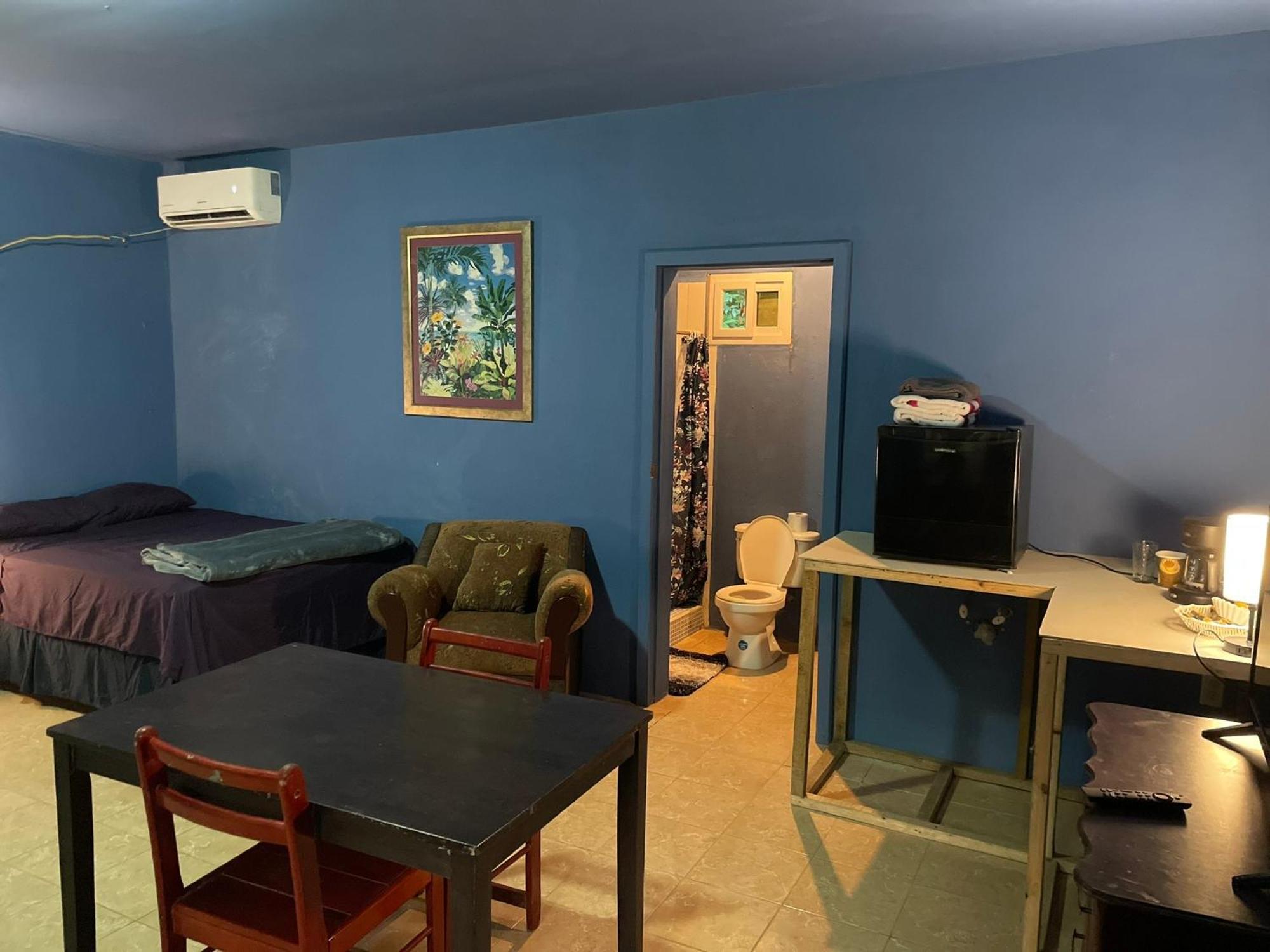 Airport Inn Roatan Eksteriør bilde
