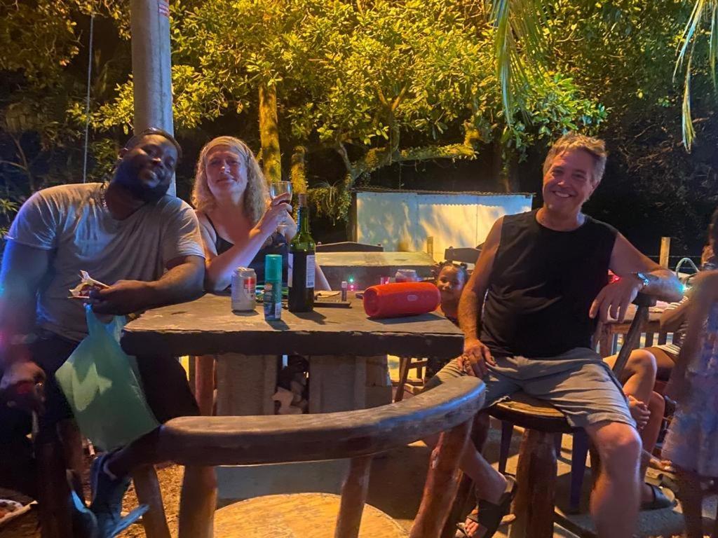 Airport Inn Roatan Eksteriør bilde