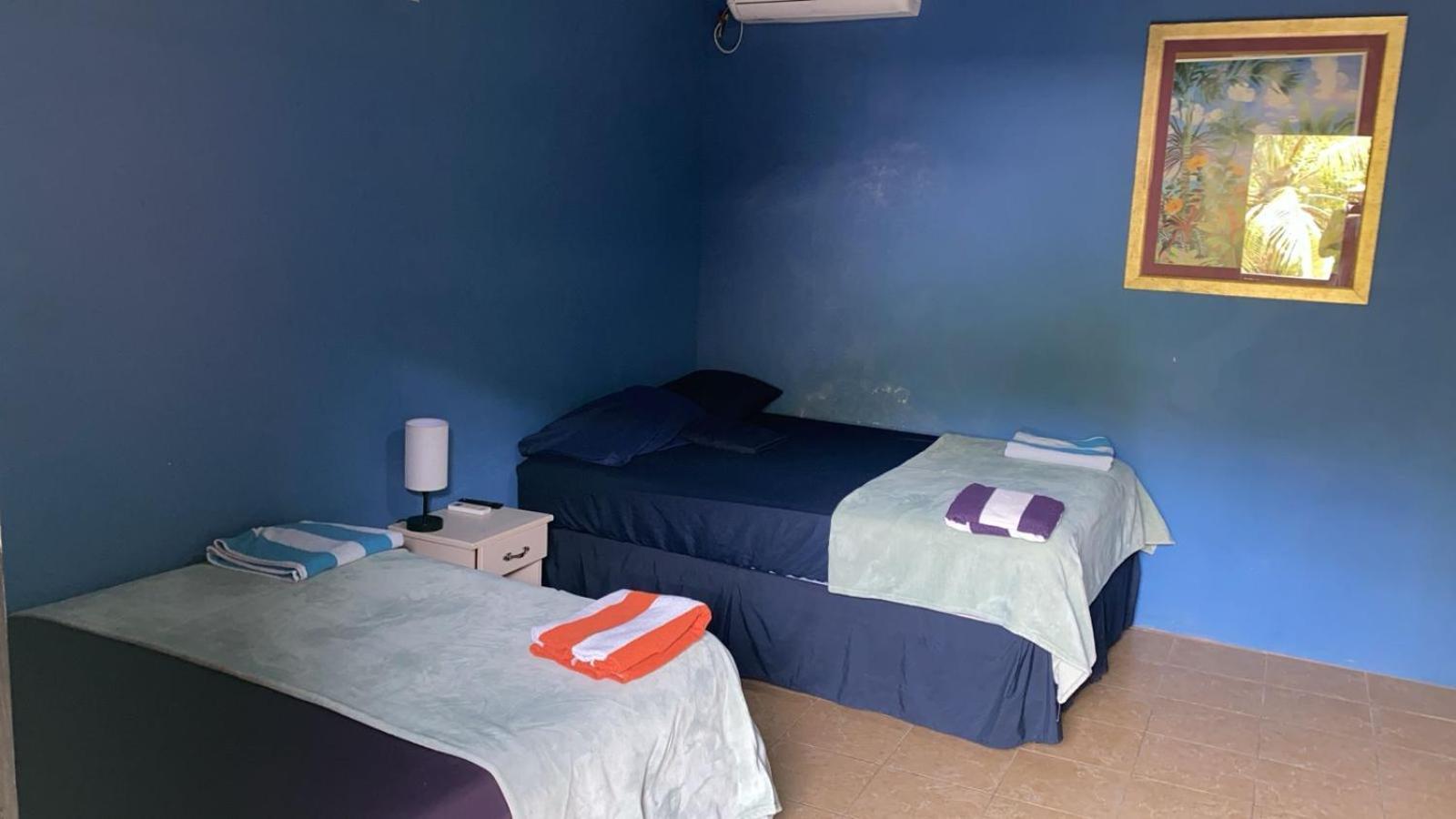Airport Inn Roatan Eksteriør bilde