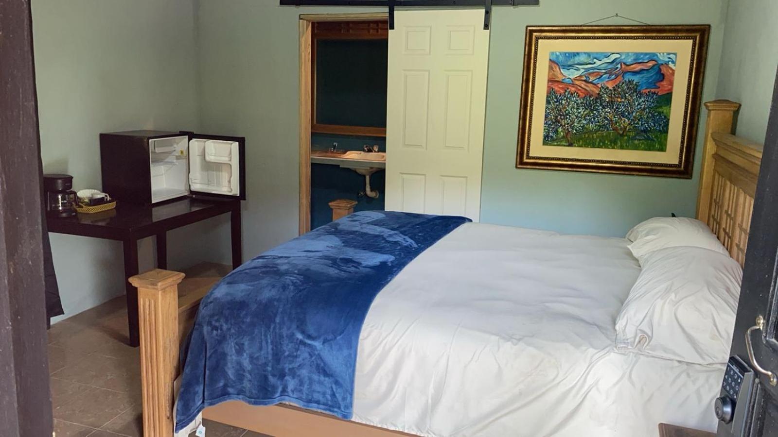 Airport Inn Roatan Eksteriør bilde