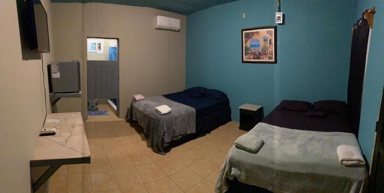 Airport Inn Roatan Eksteriør bilde